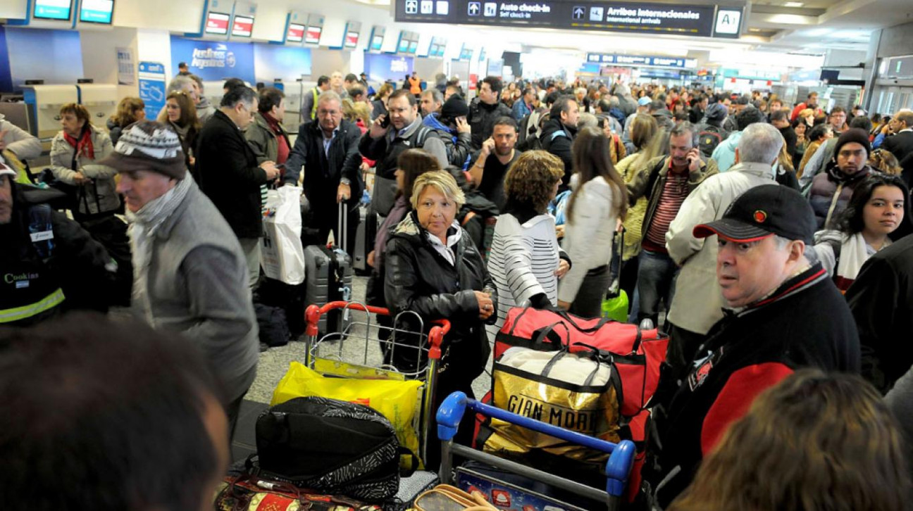imagen Aerolíneas Argentinas suspende a 376 empleados: gremios anunciarán nuevas medidas