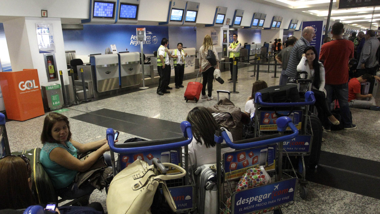 imagen Paro CGT: Aerolíneas abre call center para cambiar pasajes 