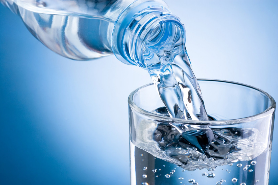 imagen Impulsan cobrar regalías a empresas de agua mineral