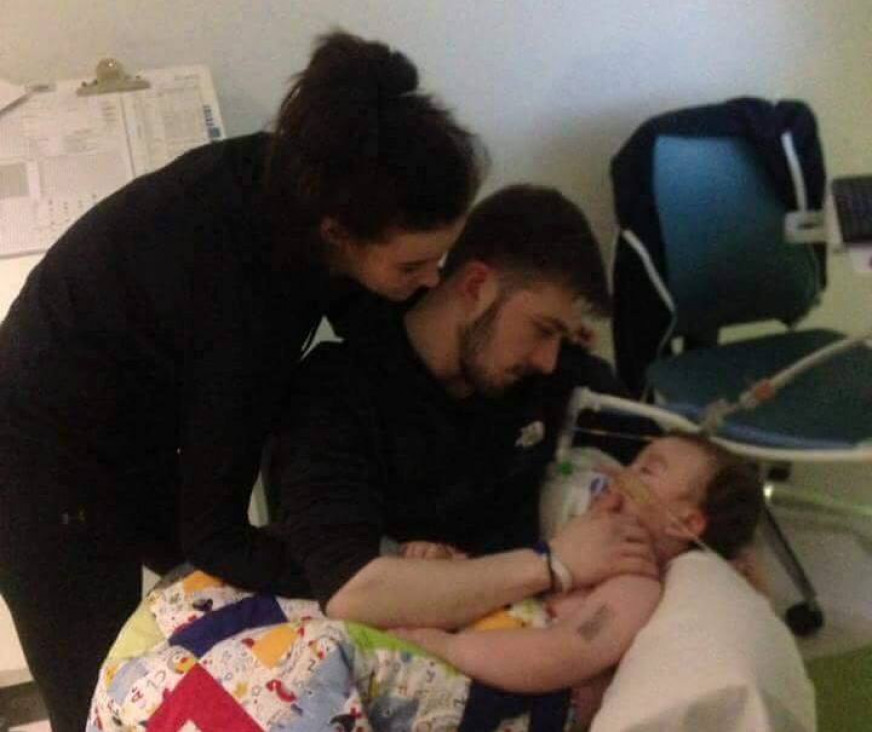 imagen Reino Unido: pese a la negativa de los padres, deciden desconectar a un niño con una rara dolencia