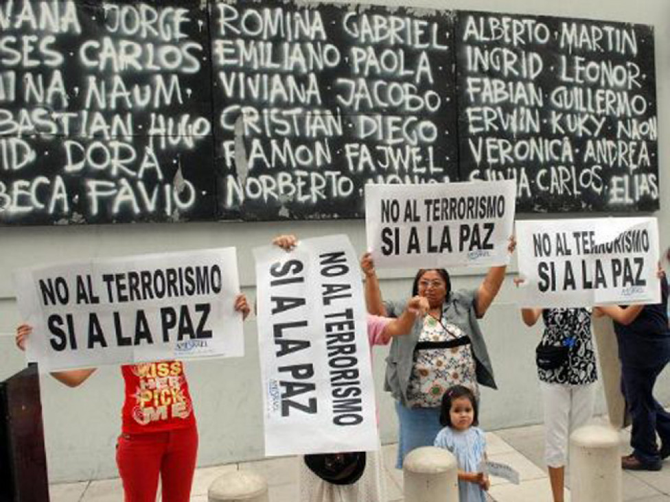 imagen Cristina participa del acto por la AMIA 