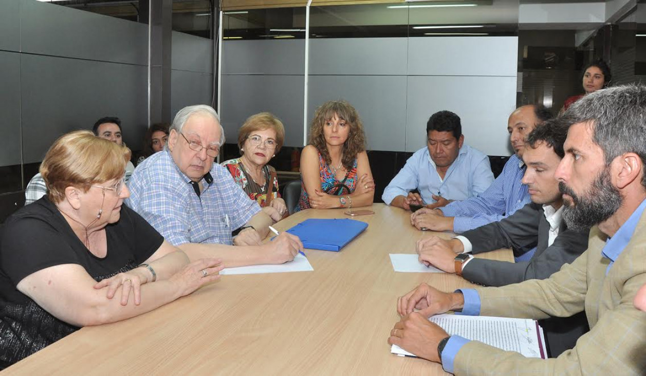 imagen Antes de fin de año, el Gobierno acordó iniciar paritarias