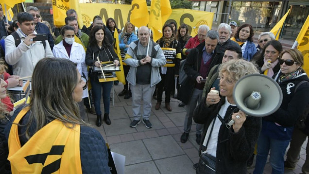 imagen Mientras docentes y ATE siguen de paro, Ampros decide si acepta la oferta salarial del Gobierno
