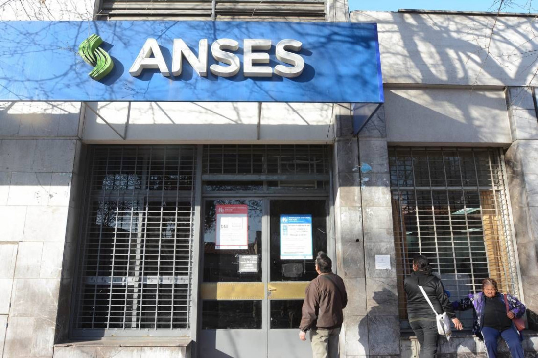 imagen Por el paro, adelantan el pago de jubilaciones y pensiones