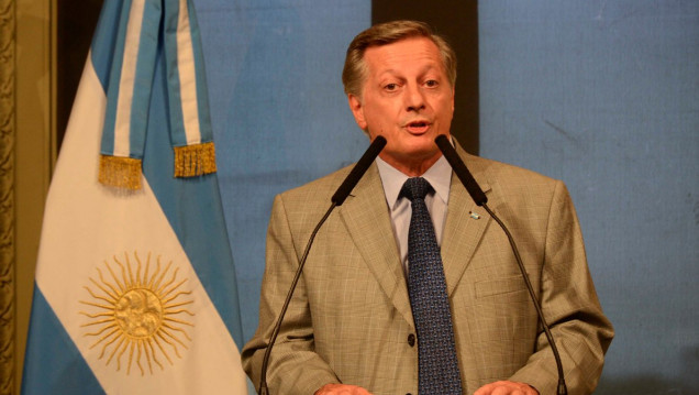 imagen Aranguren negó versiones de renuncia y justificó tope