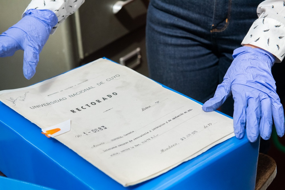 imagen Derechos Humanos: la UNCUYO recuperó documentación histórica institucional de la última dictadura