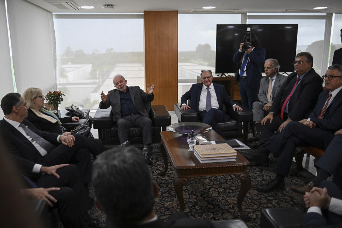 imagen Los tres poderes de Brasil condenaron los "actos terroristas" en la capital y hubo más de mil detenciones