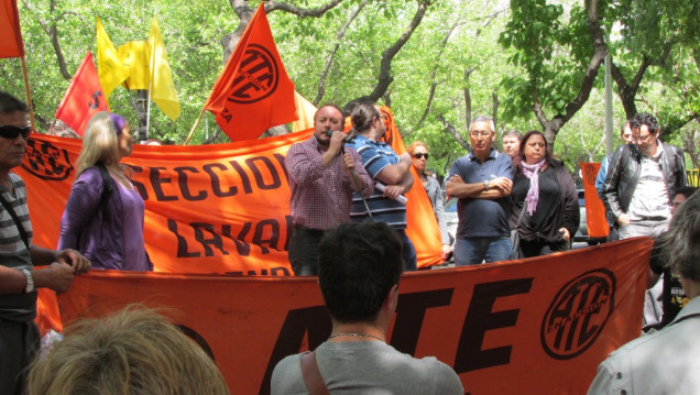 imagen Estatales marchan a Casa de Gobierno por el acuerdo paritario