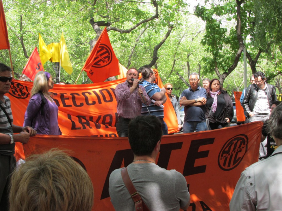 imagen Estatales marchan a Casa de Gobierno por el acuerdo paritario