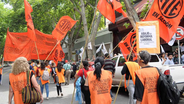 imagen La interna de ATE se coló en la marcha gremial contra las reformas