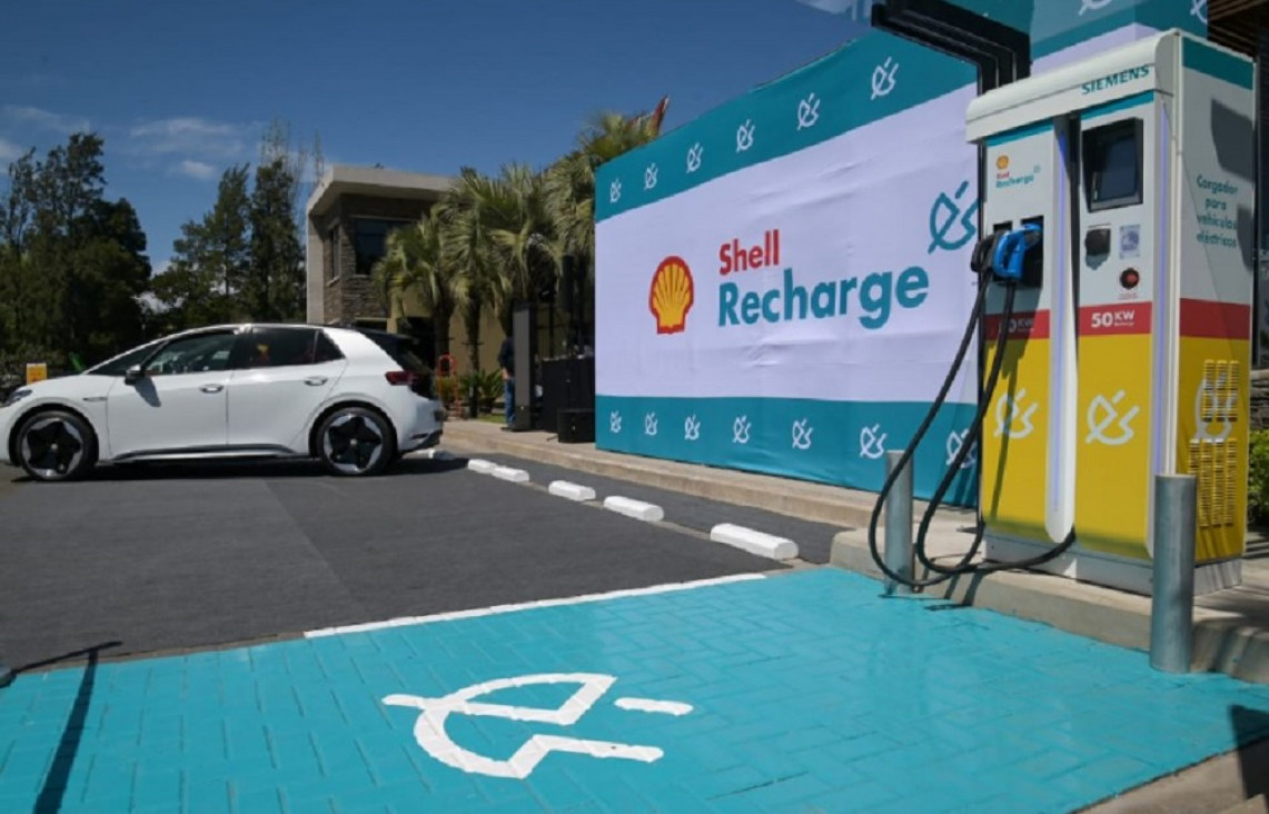 imagen Shell presentó su primer surtidor de carga eléctrica en el país