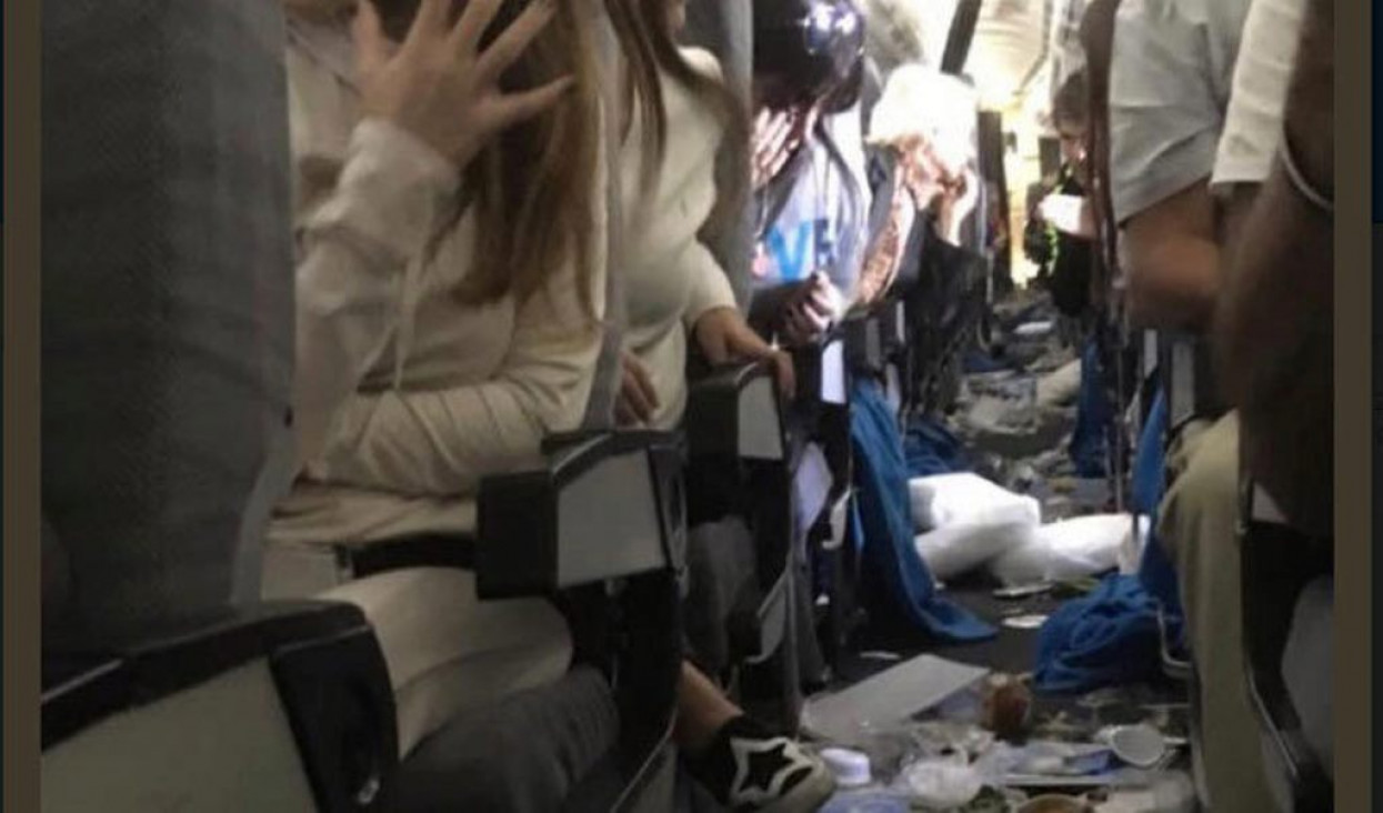 imagen Pánico y 15 heridos en un avión de Aerolíneas Argentinas