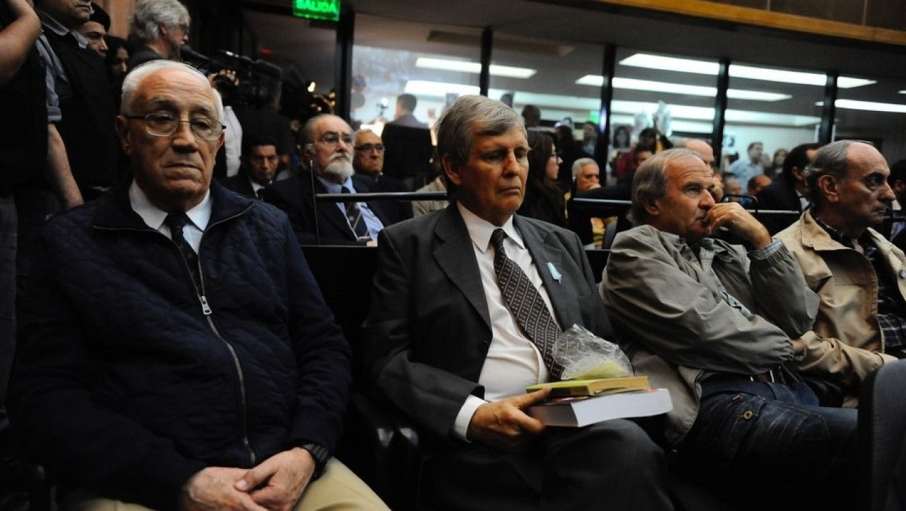 imagen Condenaron a Astiz y al "Tigre" Acosta a prisión perpetua
