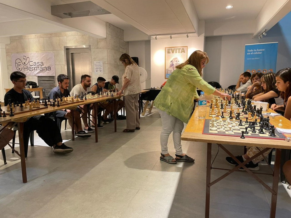 imagen La capacidad de jugar al ajedrez no se relaciona con el género, sino con las oportunidades