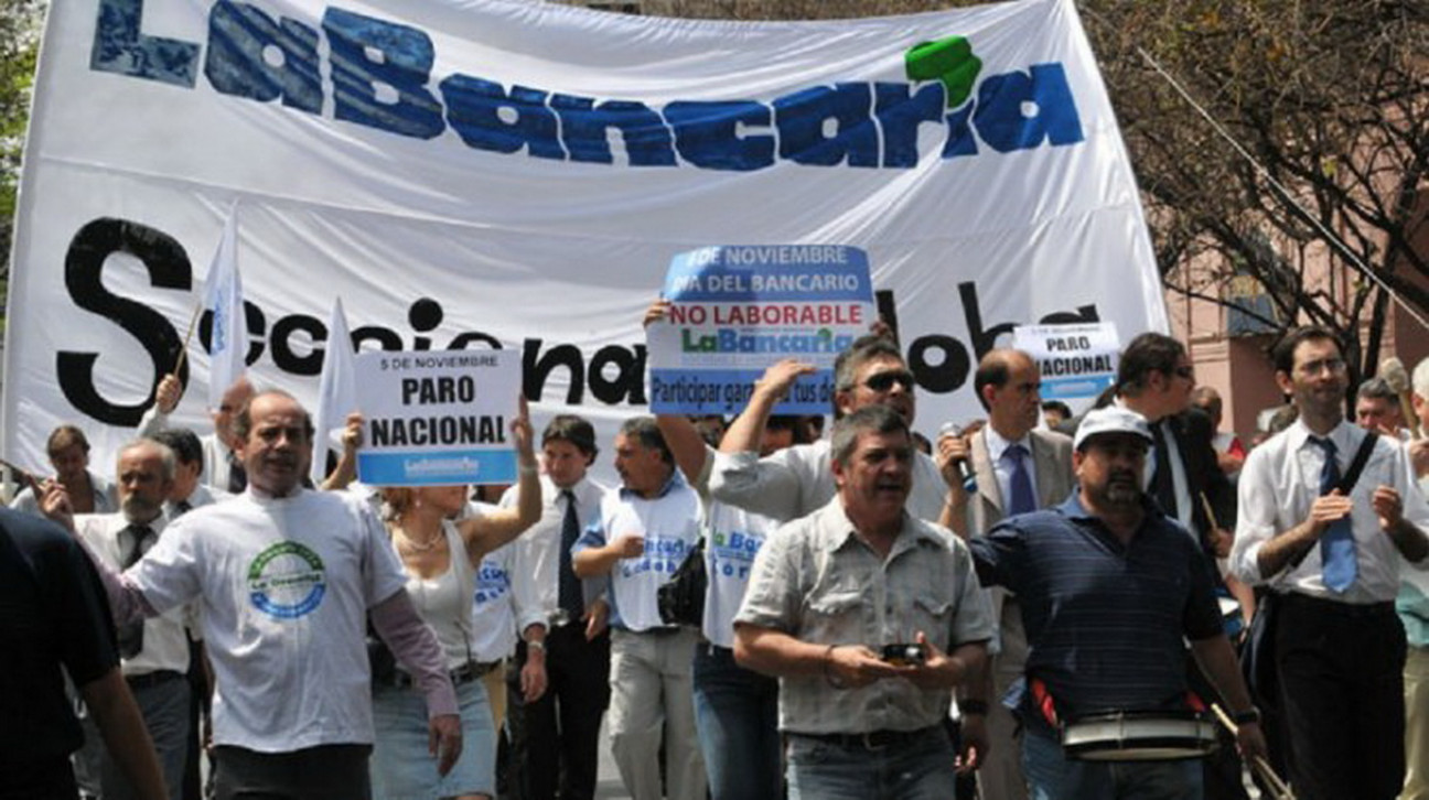 imagen Levantan el paro bancario con un impresionante acuerdo del 33 %