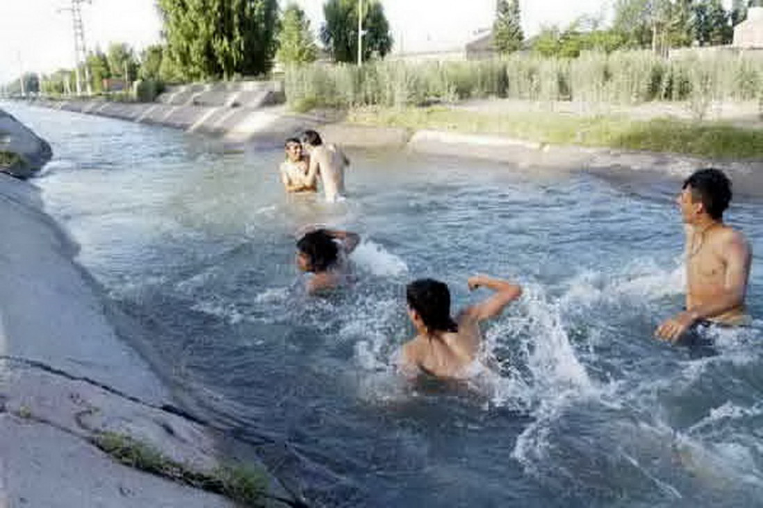 imagen La ley del uso indebido de cauces y los bañistas