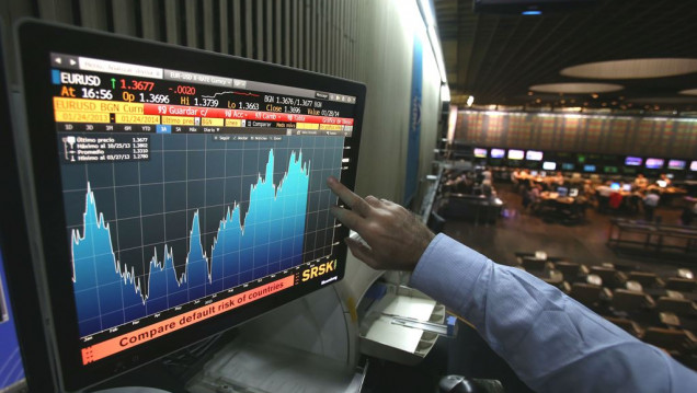 imagen El desplome de bonos llevó al riesgo país a los 700 puntos