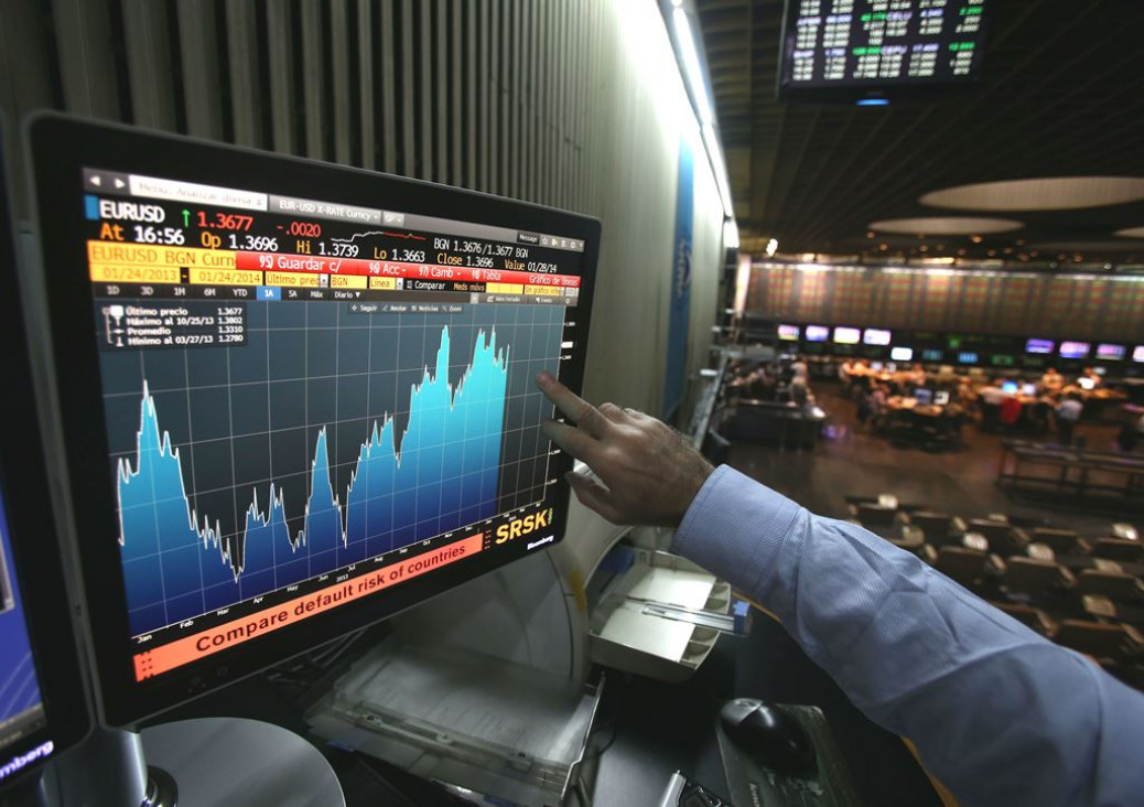 imagen El desplome de bonos llevó al riesgo país a los 700 puntos
