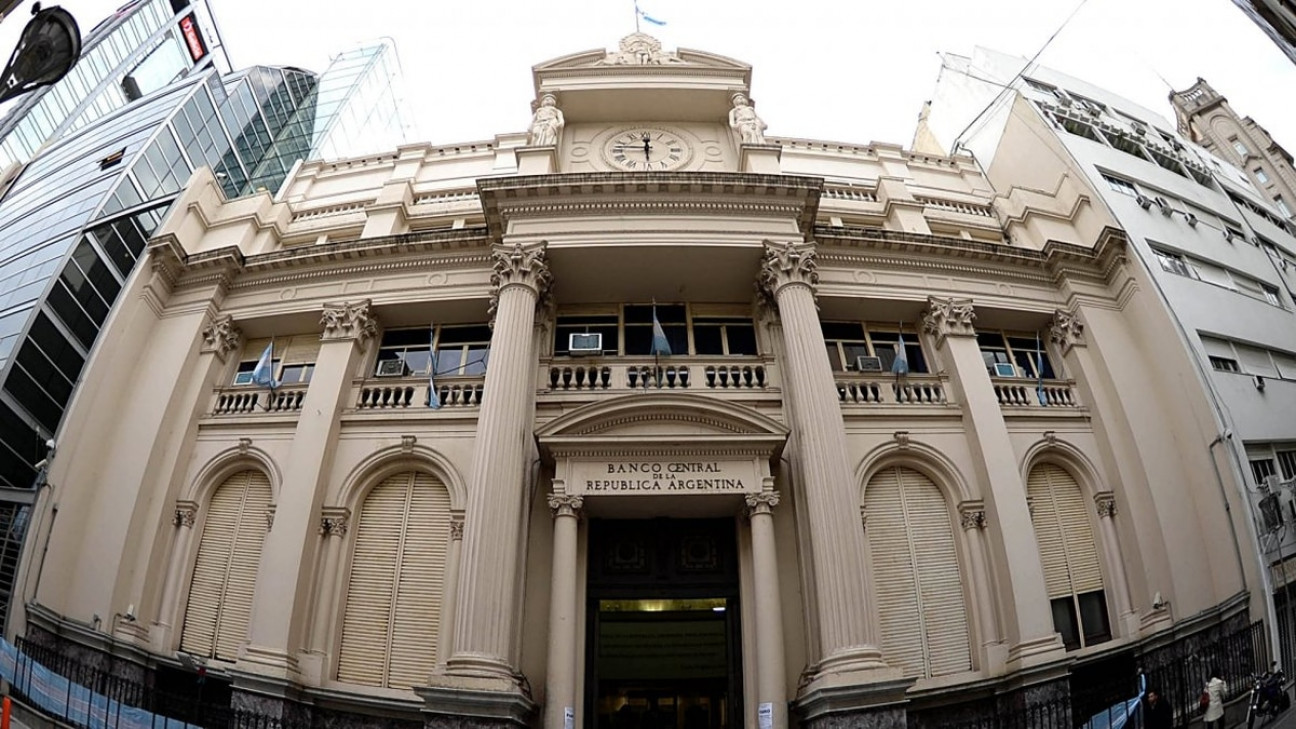 imagen Licitarán letras para frenar el dólar