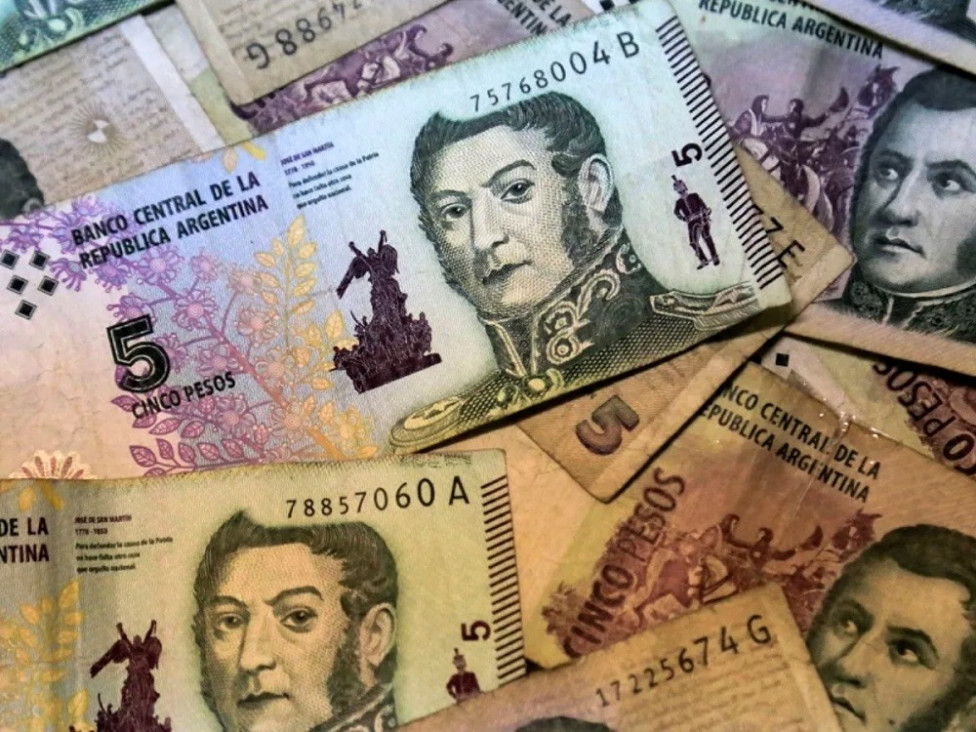 imagen Chau a los billetes de cinco pesos