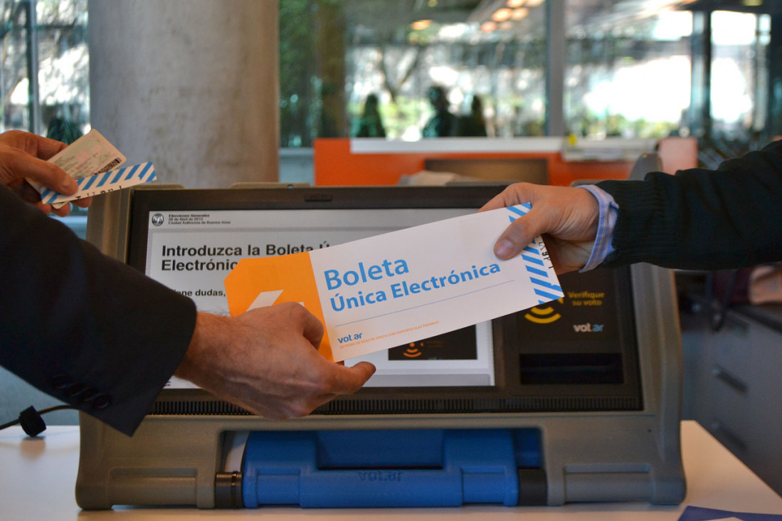 imagen Descartan de plano la boleta electrónica para octubre