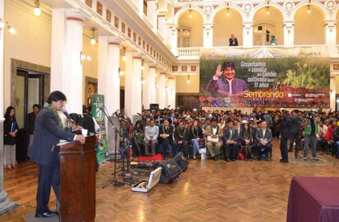 imagen Polémica por la nueva ley de coca que promulgó Evo Morales