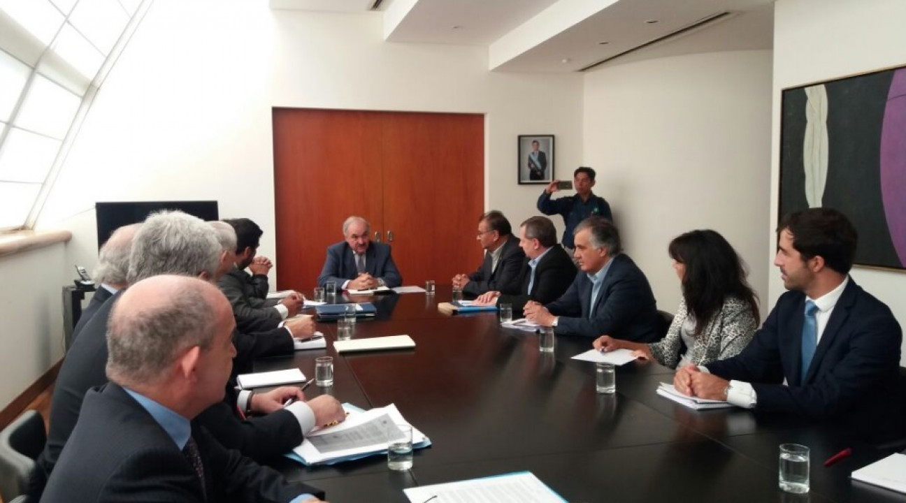 imagen Comisión boliviana se reúne con autoridades argentinas por controles migratorios