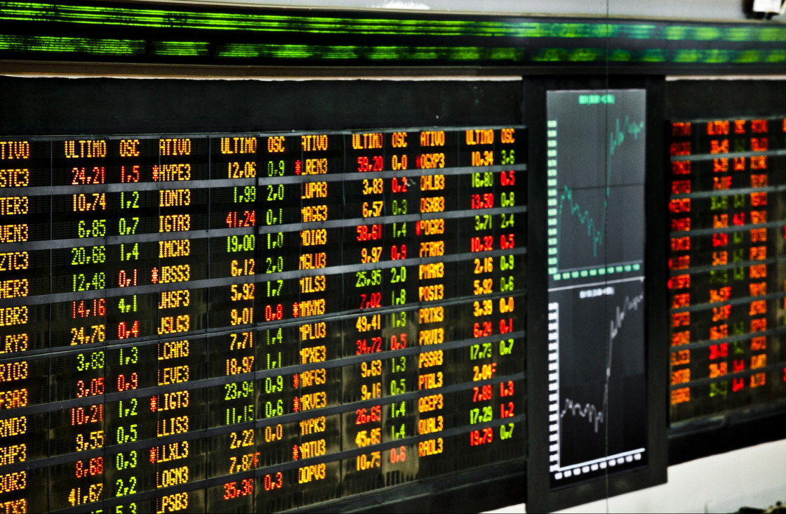 imagen Se desploman las bolsas del mundo y la libra tocó su mínimo desde 1985