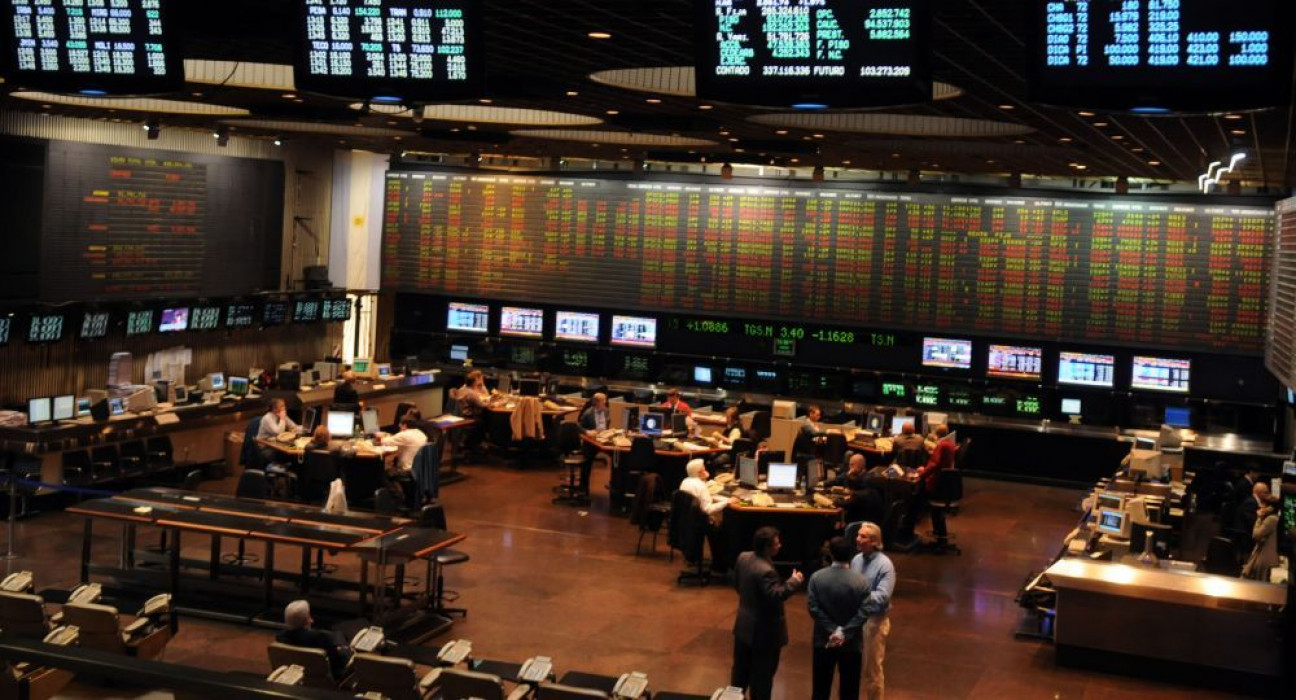 imagen El Merval sufrió la peor caída de 2017: bajó el 2,3 % por incertidumbre en los mercados del mundo