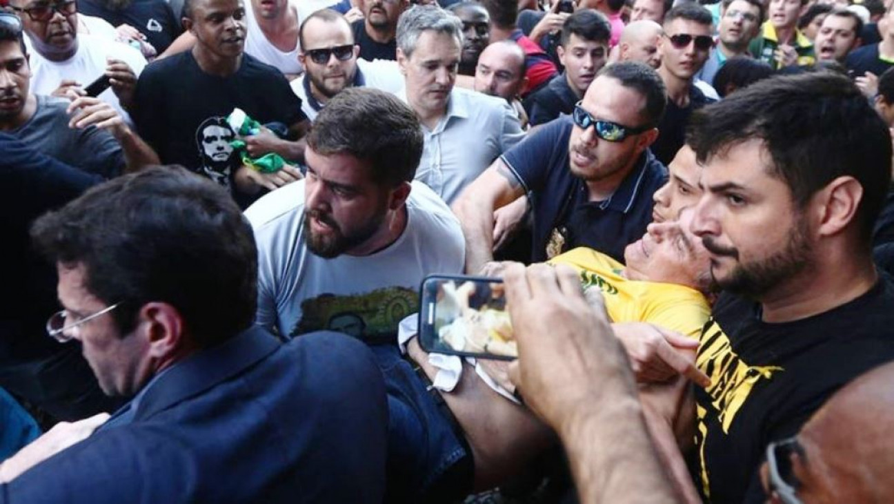 imagen Apuñalaron en Brasil al candidato presidencial de la ultra derecha 