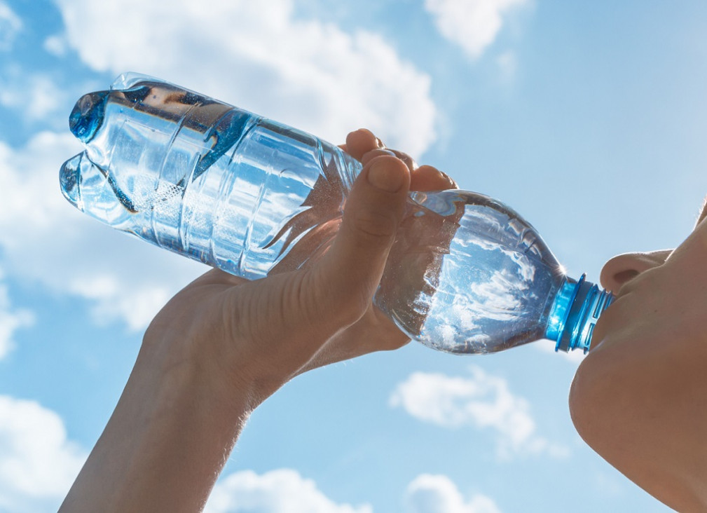 imagen ¿Agua embotellada o de la canilla? Un debate entre salud y medio ambiente 