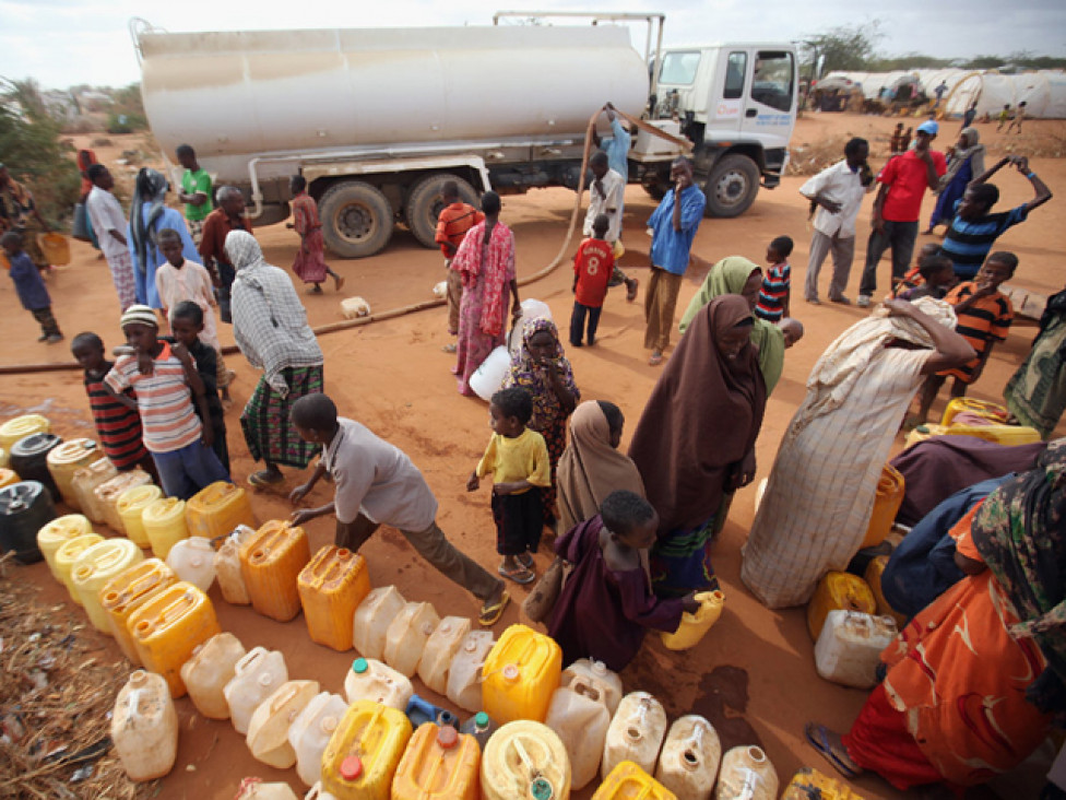 imagen Somalia: 40 mil personas caminan en busca de agua y comida