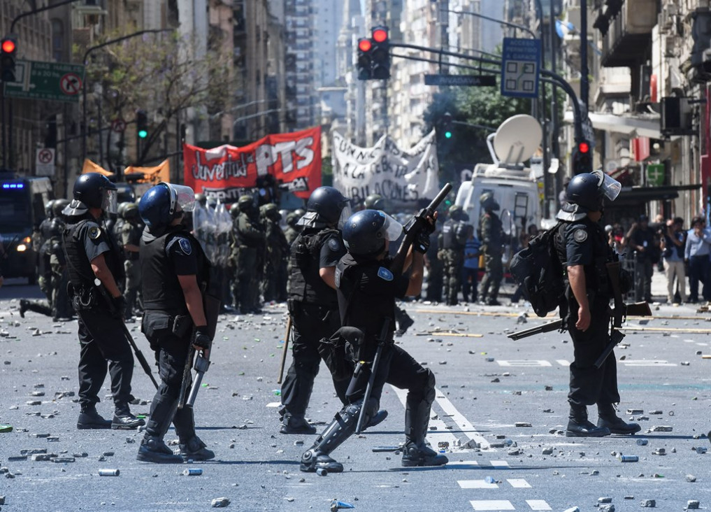 imagen Fotogalería: Un día de furia en el Congreso