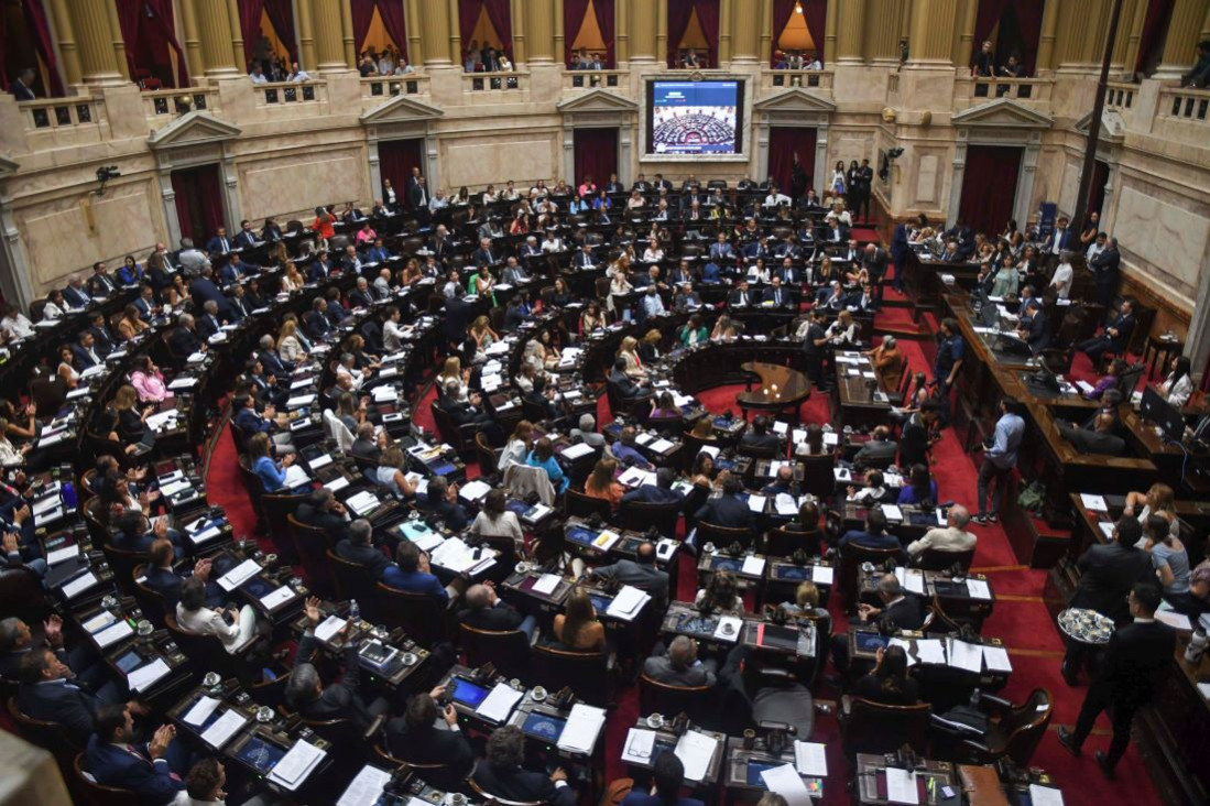 imagen Sigue el debate: cuántos artículos quedaron del proyecto original de la ley ómnibus 