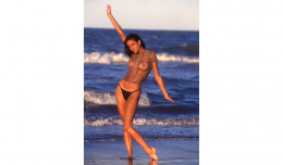 imagen Una modelo fotografiada por José Luis Cabezas en las playas de Pinamar.