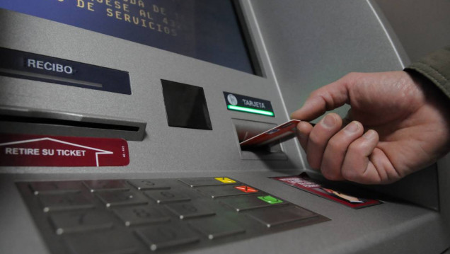 imagen Las estaciones de YPF se convertirán en la tercera red de cajeros automáticos