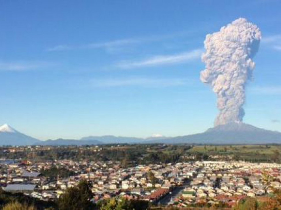 imagen Las cenizas del volcán chileno Calbuco afectan a villas argentinas