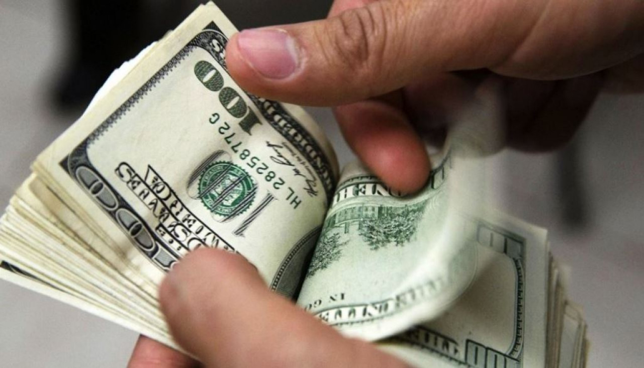 imagen Fuerte caída del dólar en el debut de las bandas cambiarias