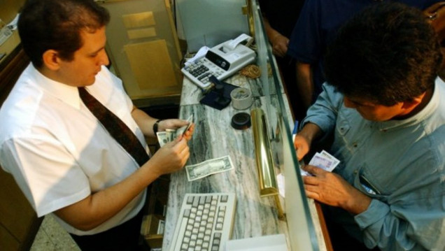 imagen El dólar subió 64 centavos y alcanzó un nuevo récord