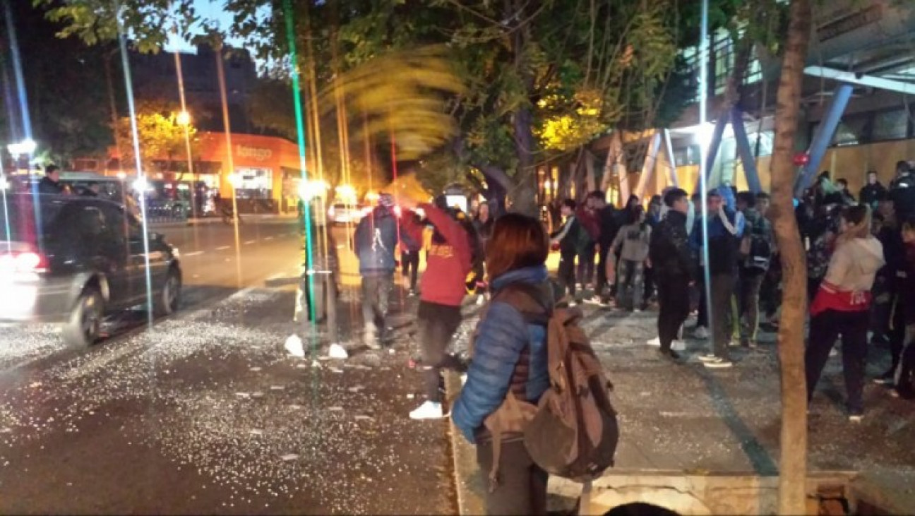 imagen Camperas de fin de curso: Capital ahora multó con $ 30 mil a padres del Normal