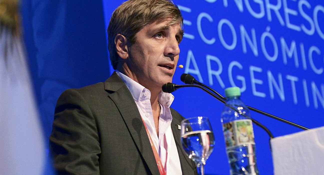 imagen Para quitarle presión al dólar, el BCRA subió la tasa al 45 %