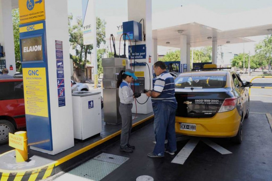 imagen Por la inseguridad evalúan restringir la carga de combustibles