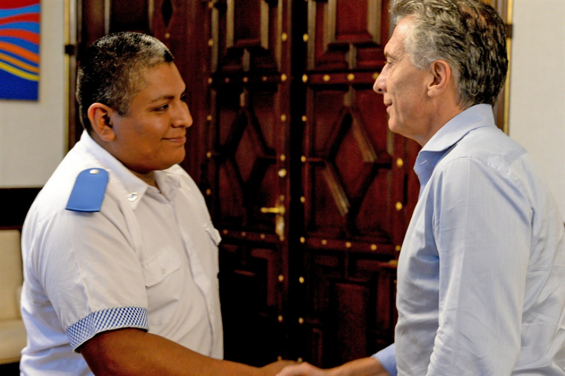 imagen Macri: "Estoy orgulloso de que haya un policía como vos"