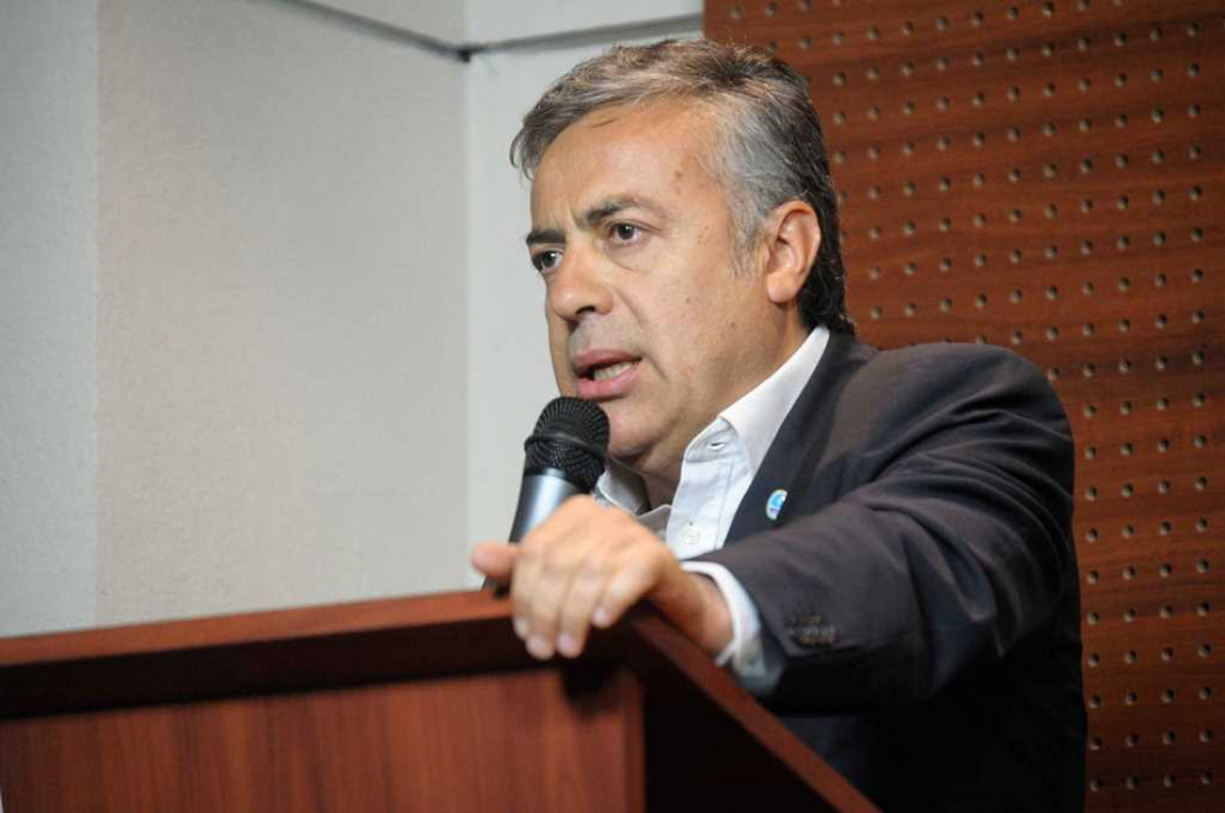 imagen Cornejo criticó a quienes "meten miedo" con el fracking