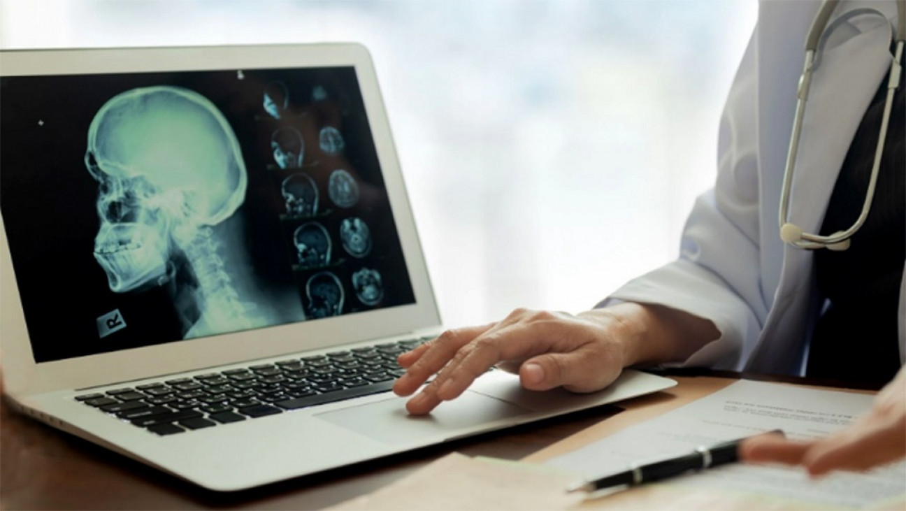 imagen El uso excesivo de dispositivos electrónicos genera lesiones musculares y visuales