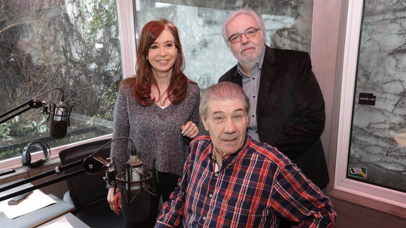 imagen Cristina con Víctor Hugo: "Lo de Nisman es una bomba de humo"