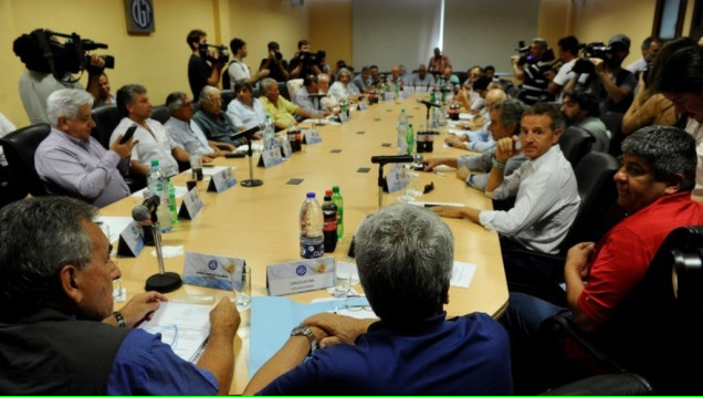 imagen Una "diezmada" CGT se unió al paro de Camioneros