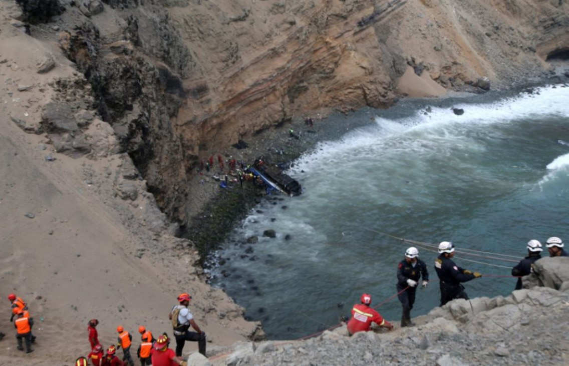 imagen Al menos 48 muertos en Perú por una tragedia vial