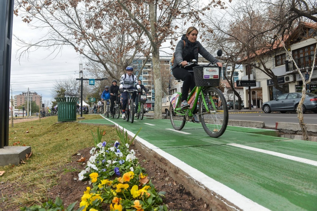 imagen Un proyecto de ley busca ampliar y regular el uso de bicicletas: luces, espejos retrovisores y timbres