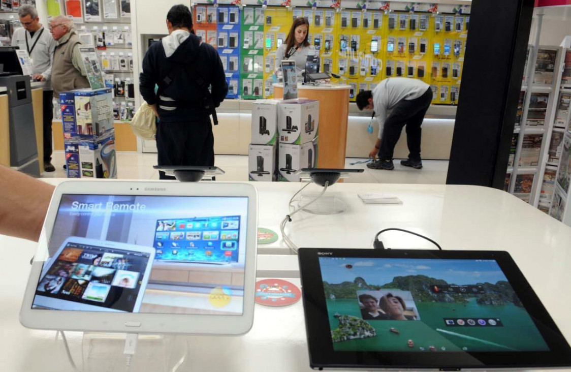 imagen Por reducción de impuestos, los precios de electrónica bajarían el 50 %